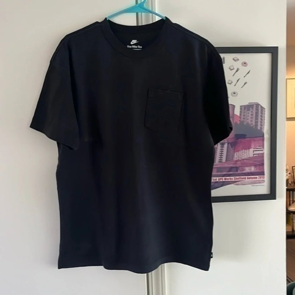 The Nike Tee medium black